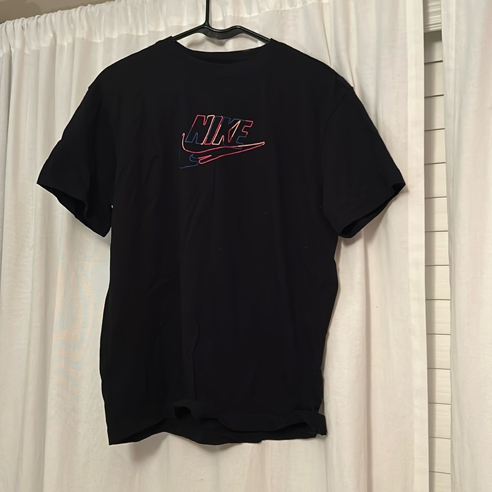 black nike shirt